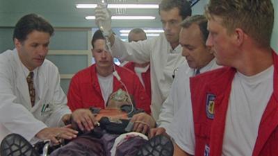 In aller Freundschaft: Folge 3: Schadensbegrenzung (S01/E03)