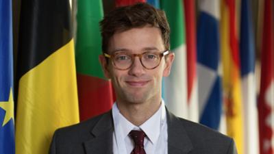 Parlament: Folge 10: "Es war einmal ein junger Hai"