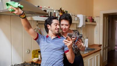 Wischen ist Macht: Folge 6: Schmusen ist auch nicht betrügen