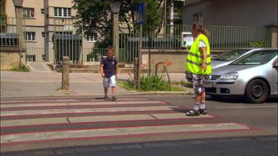 10 Minuten früher: AD | Helmi