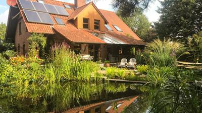 Auf Entdeckungsreise mit Karl Ploberger: Gartenparadiese in Friesland