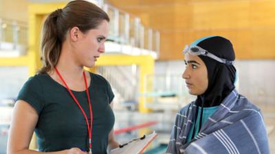 Die Freischwimmerin: Neuanfang mit Hindernissen