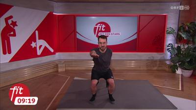 Fit mit den Stars: Durchschwingen und Kniebeugen