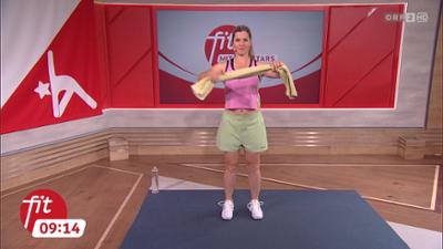 Fit mit den Stars: Die Schultern lockern