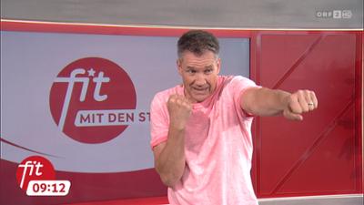 Fit mit den Stars: Dehnübungen und  Schattenboxen