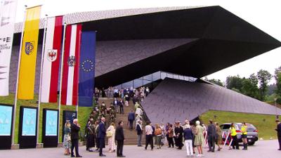 Kaufmann, Kühe und Kultur - Die Tiroler Festspiele in Erl: Österreich-Bild