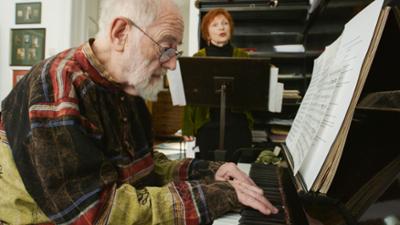 Kurt Schwertsik im Wunderland: Dokumentation