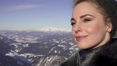 Unterwegs im winterlichen Österreich: Silvia unterwegs