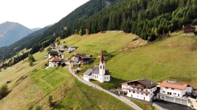 Bergsteigerdörfer in Tirol - Vom Leben in Steinberg am Rofan und Sellraintal: Land der Berge