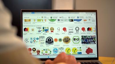 Die Tricks mit Siegeln und Labels: Echte Hilfe oder doch nur Werbung