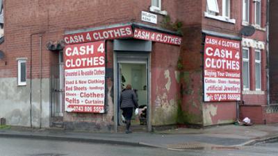 Großbritannien: Im Griff der Upper Class: Monarchie versus Realität