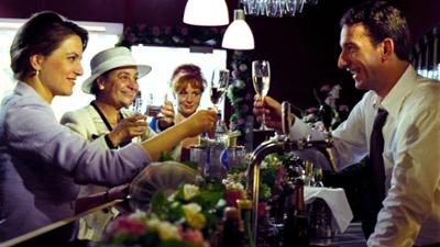 Happy Hour oder Glück und Glas: Verliebt, verlobt, verunsichert