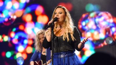 Katharina Straßer - 50+ Jahre Austropop: Schwung, Herz und unvergessliche Melodien