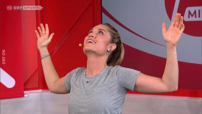 Fit mit den Stars: Die Schultern entlasten