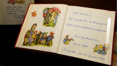 Das war dann mal weg: Poesiealbum, Rechenschieber & Co.