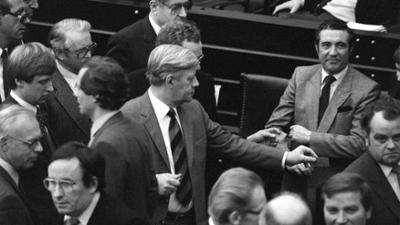 Dokumentationen: Vertrauensfrage im Bundestag  (17.12.82)