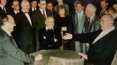 Dokumentationen: Staatsmänner in Strickjacken (06.07.90)