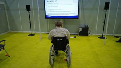 phoenix runde: Die Impfstoff-Misere: Wie kommen wir da raus?