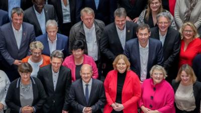phoenix runde: Auf dem Weg ins Kanzleramt: Hat Scholz die SPD im Griff?