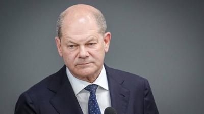 phoenix vor ort: Befragung der Bundesregierung