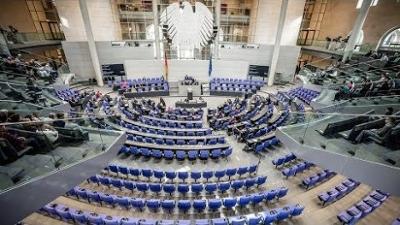 phoenix vor ort: u. a. Interview mit Jens Spahn & Bundestag LIVE