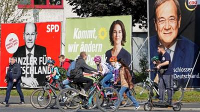 phoenix vor ort: Wahlkampfabschluss von Scholz, Baerbock und Laschet
