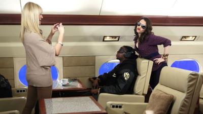 2 Broke Girls: Staffel 2 Folge 16 Fliegen für Anfänger