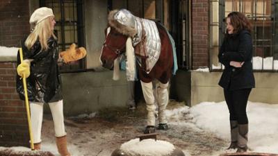 2 Broke Girls: Staffel 1 Folge 11 Altes Geld sucht neuen Stall