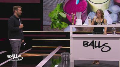 Balls - für Geld mache ich alles: Ekel-Smoothie mit Fußnägeln & Kaffee-Nasendusche