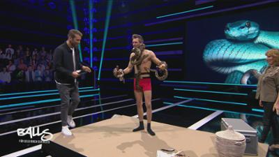 Balls - für Geld mache ich alles: Lasziver Schlangentanz & Ausharren in einer Kühltruhe