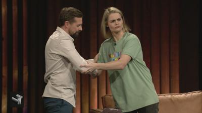 Late Night Berlin - Mit Klaas Heufer-Umlauf: Staffel 2022, Folge 23: Hazel Brugger im Talk