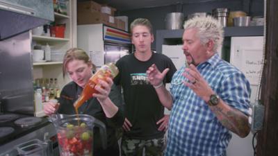 American Food Trip - mit Guy Fieri: Staffel 30 Folge 17 Happy Birthday Alaska