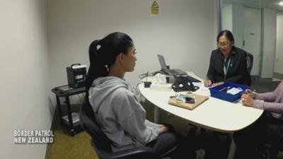 Border Patrol New Zealand - Einsatz an der Grenze: Staffel 11 Folge 7 Gefährlicher Stoff aus Afrika