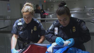 Border Patrol USA - Einsatz an der Grenze: Staffel 2 Folge 16 Afrikanische Zahnbürsten