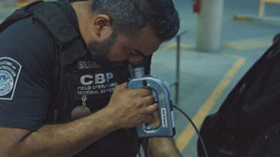 Border Patrol USA - Einsatz an Mexikos Grenze: Staffel 4 Folge 7 Möbellieferung mit Extra