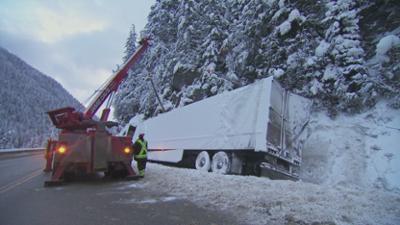 Highway Heroes Canada: Staffel 12 Folge 12 Ehrenkonvoi für eine Legende Highway Heroes Canada: Staffel 12 Folge 12 Ehrenkonvoi für eine Legende