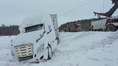 Highway Heroes Canada: Staffel 12 Folge 10 Schiff am Haken Highway Heroes Canada: Staffel 12 Folge 10 Schiff am Haken