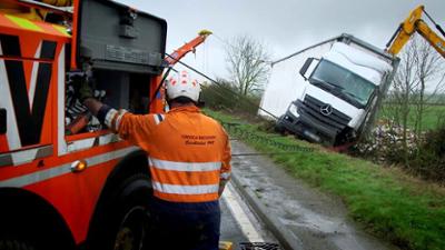 LKW-Bergung extrem: Staffel 1 Folge 10 Einsatz am Kanal