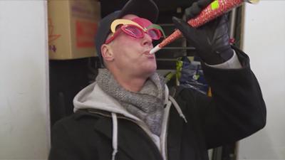 Storage Wars: Staffel 2 Folge 30 Feierlaune