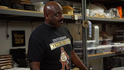 Storage Wars: Staffel 14 Folge 3 Der Kampf um den Thron Storage Wars: Staffel 14 Folge 3 Der Kampf um den Thron