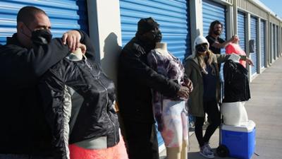 Storage Wars: Staffel 14 Folge 13 Ivy lässt die Puppen tanzen Storage Wars: Staffel 14 Folge 13 Ivy lässt die Puppen tanzen