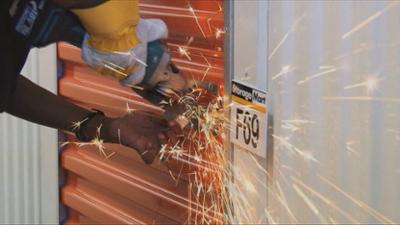 Storage Wars: Staffel 1 Folge 11 Preistreiber