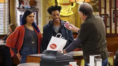 Superior Donuts: Staffel 2 Folge 16 Freunde ohne gewisse Vorzüge