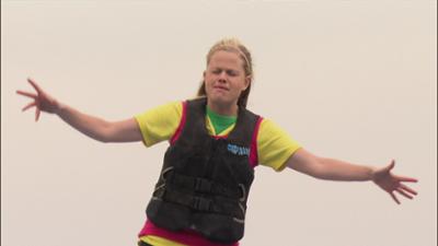 WipeOut - mach dich nass!: Staffel 4 Folge 20 Die Lümmel von der ersten Bank