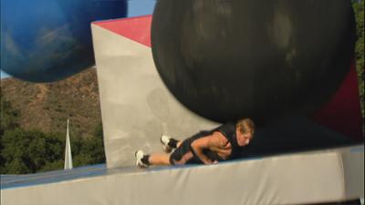 WipeOut - mach dich nass!: Staffel 3 Folge 7 Abrissbirne gegen Abschlepper WipeOut - mach dich nass!: Staffel 3 Folge 7 Abrissbirne gegen Abschlepper