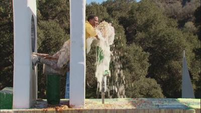 WipeOut - mach dich nass!: Staffel 4 Folge 9 Franzosen, Riesen und Saxofone