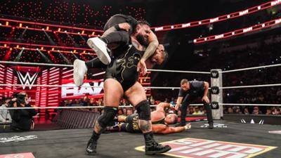 WWE RAW: Die Usos vs. Bron Breakker & Bronson Reed im chaotischen Tornado Tag Team Match