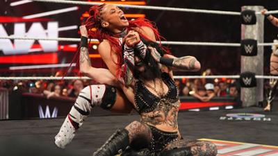 WWE RAW: Rhea Ripley und IYO SKY stellen sich Michin und B-Fab