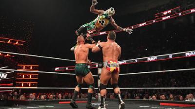 WWE RAW: Schlagfertiges Triple Threat Match: LA Knight gegen Penta und Austin Theory