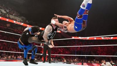 WWE RAW: Staffel 7, Folge 28: Kevin Owens & Sami Zayn fordern Jey Uso & Cody Rhodes heraus